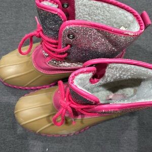 Snow boots
